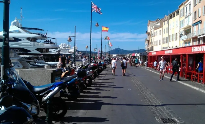 Aéroport de Nice / Port St Tropez = 350 euros.
