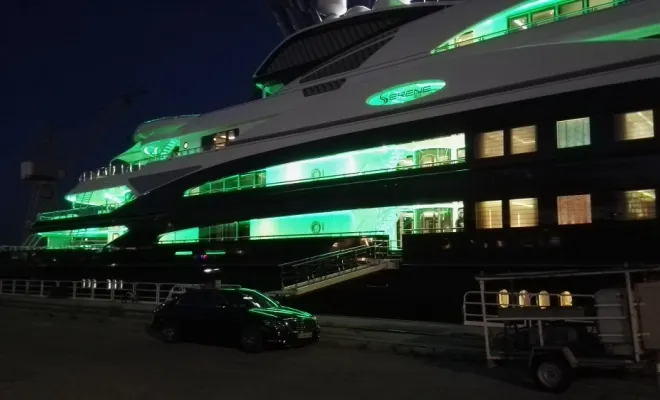 Un bateau .