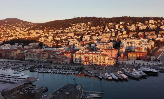 Aéroport de Nice / Ville Franche sur mer = 70 euros.